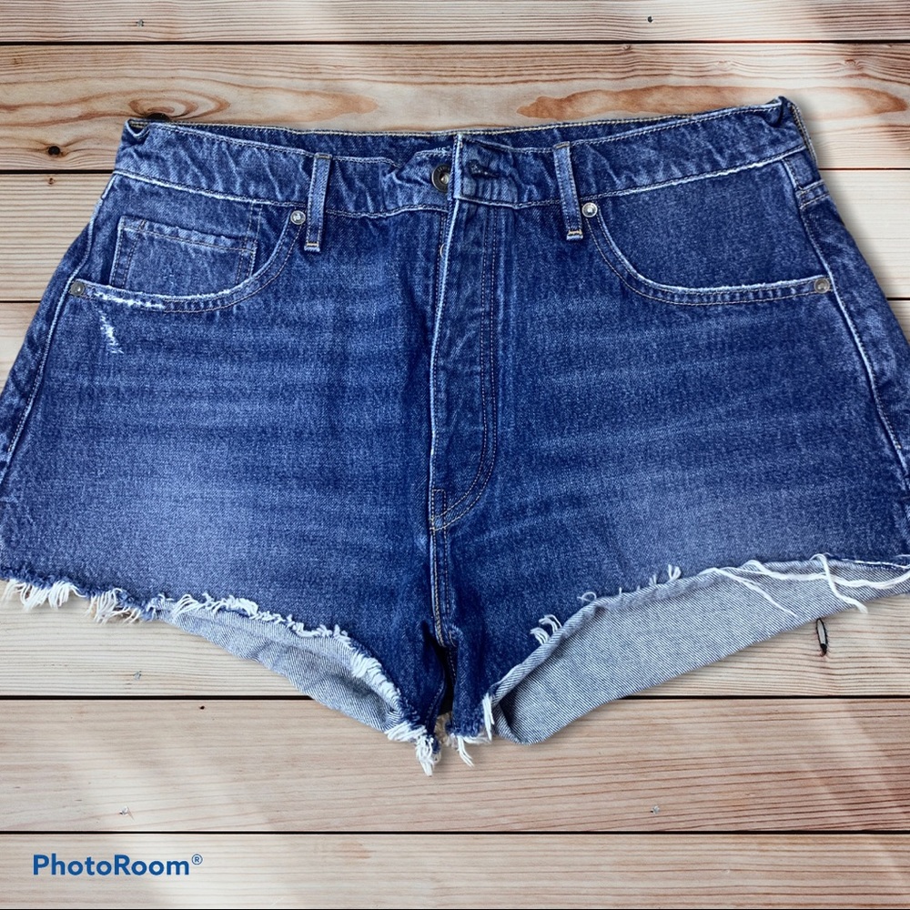 Levi’s Cheeky High Short